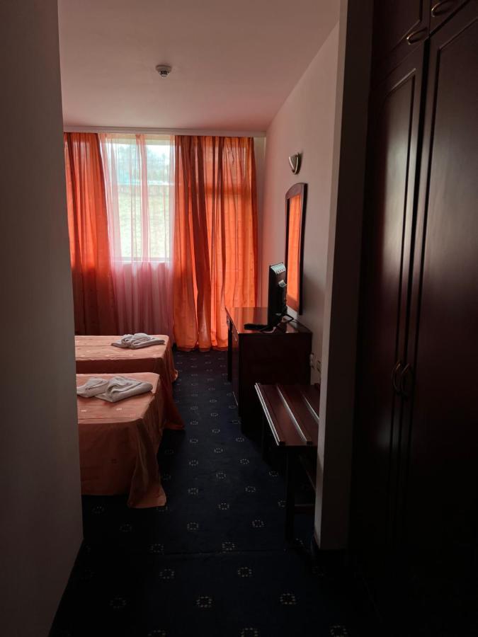 Dahlia Garden Hotel Golden Sands Exterior photo