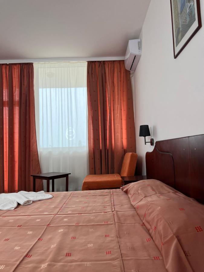 Dahlia Garden Hotel Golden Sands Exterior photo