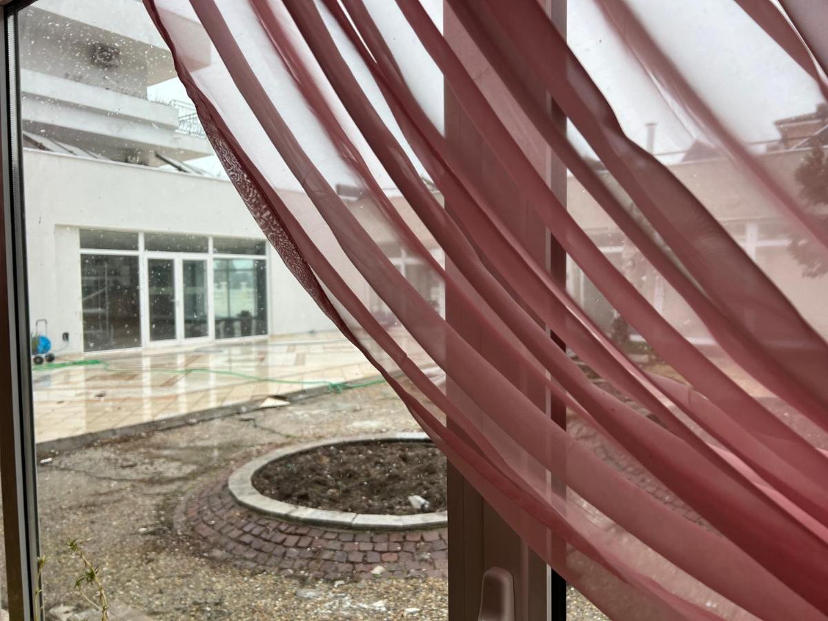 Dahlia Garden Hotel Golden Sands Exterior photo