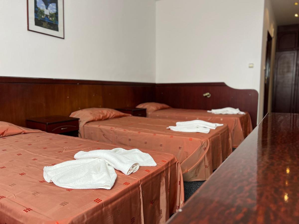 Dahlia Garden Hotel Golden Sands Exterior photo