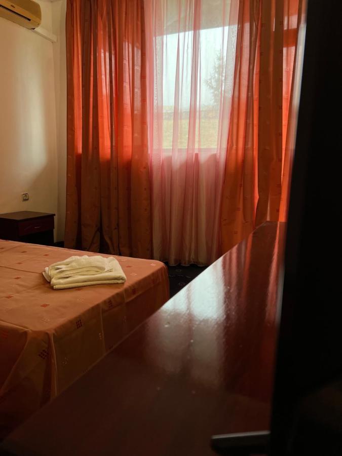 Dahlia Garden Hotel Golden Sands Exterior photo