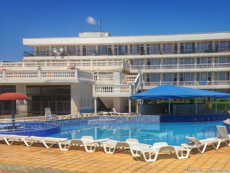 Dahlia Garden Hotel Golden Sands Exterior photo