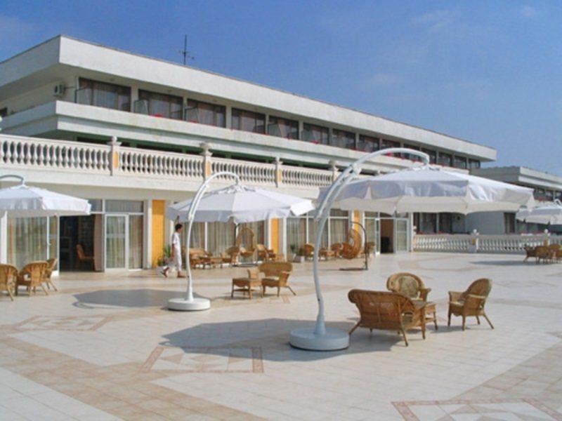 Dahlia Garden Hotel Golden Sands Exterior photo