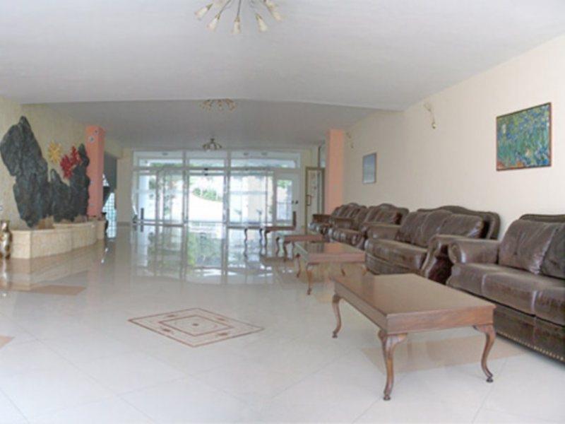 Dahlia Garden Hotel Golden Sands Exterior photo