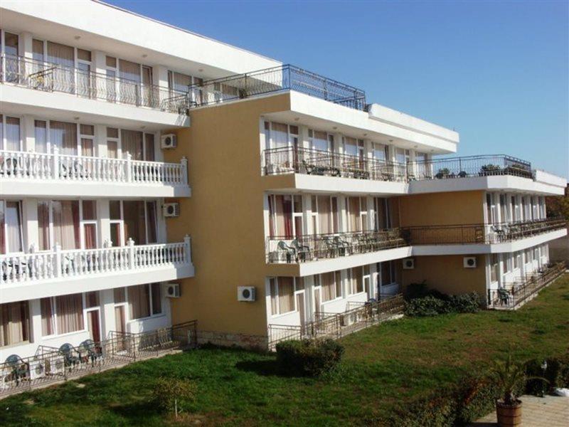 Dahlia Garden Hotel Golden Sands Exterior photo