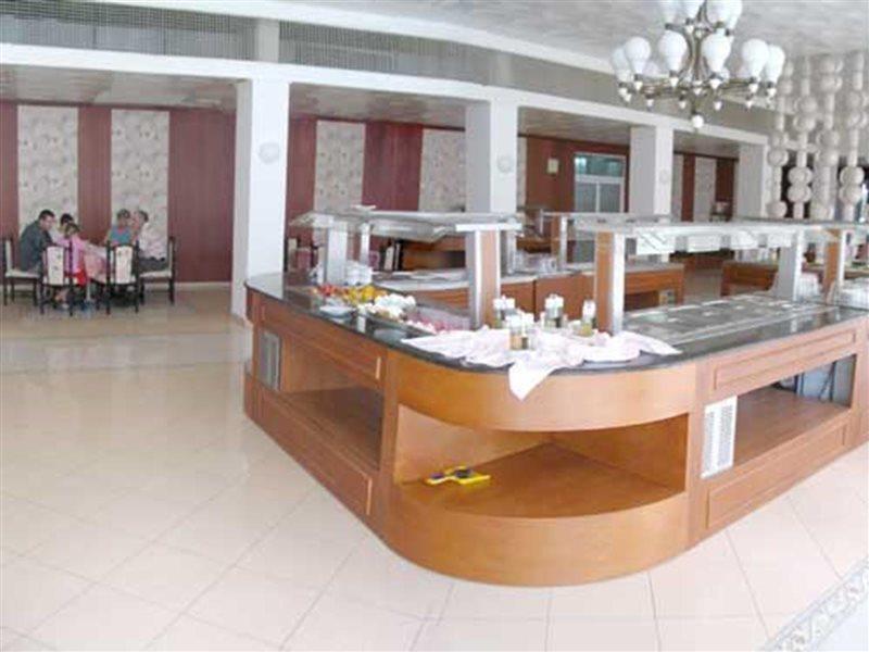 Dahlia Garden Hotel Golden Sands Exterior photo
