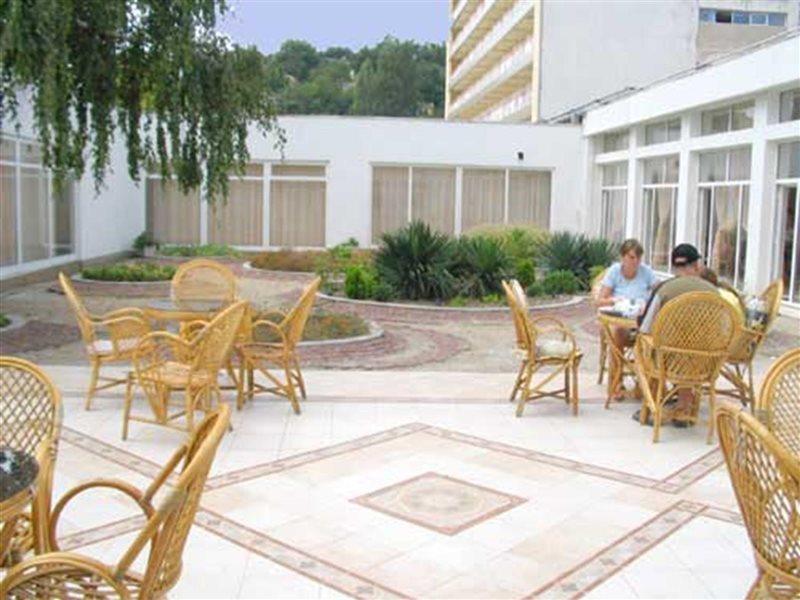 Dahlia Garden Hotel Golden Sands Exterior photo